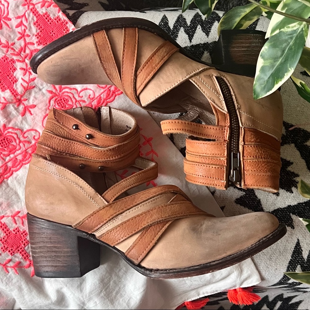 Freebird by Steven Taupe Grind Leather Booties Heels 9 - Picture 1 of 16